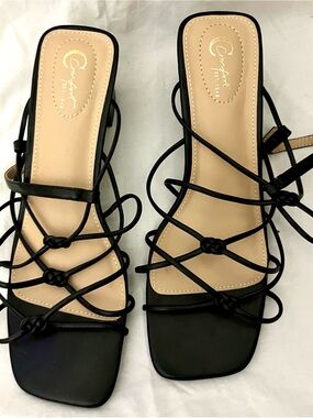 Comfort Strappy Square-Toe Heels in Black
